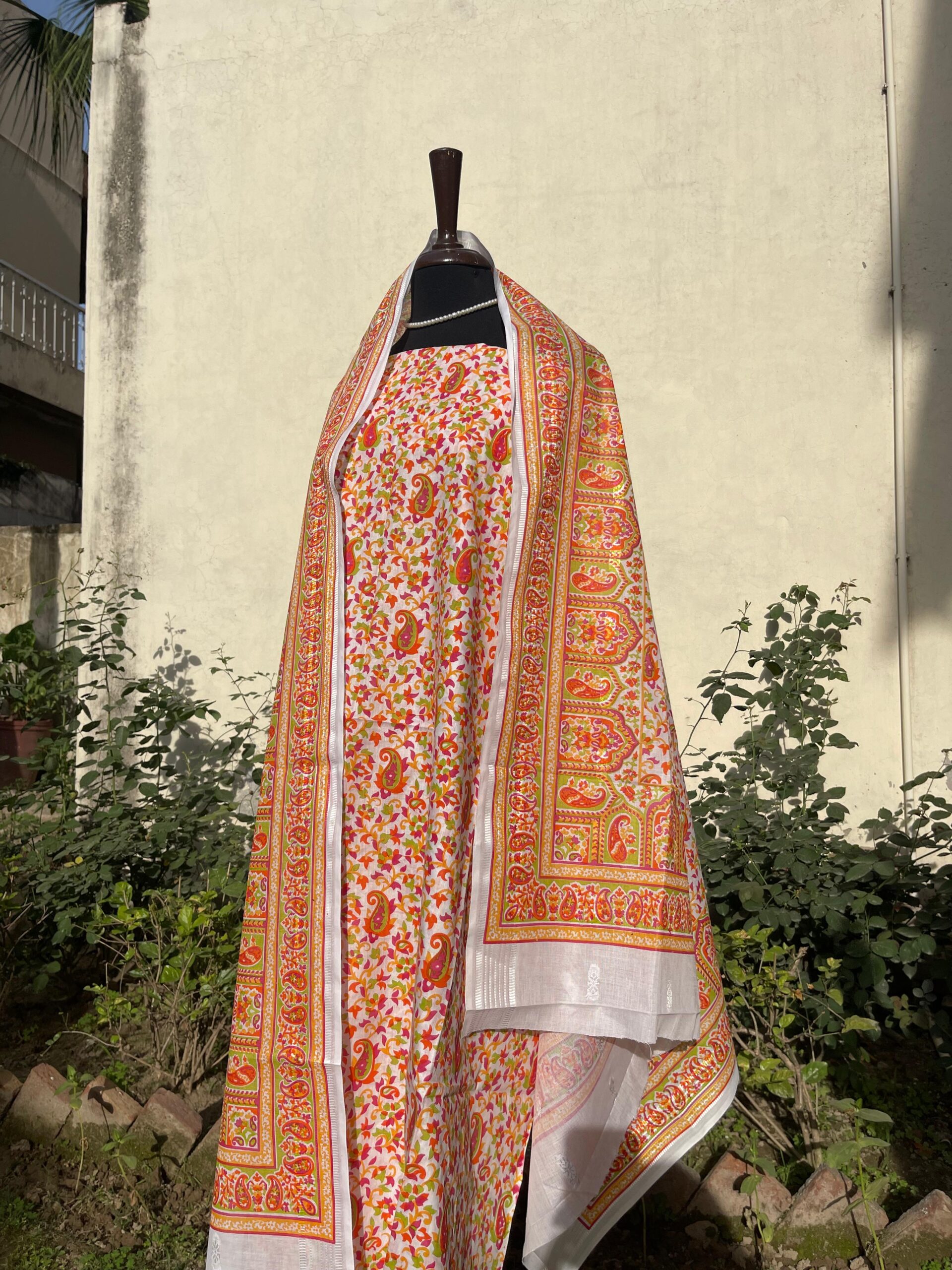 handmade-white-floral-vine-paisley-block-printed-pure-lawn-2-piece-unstitched-suit-with-brochia-dupatta